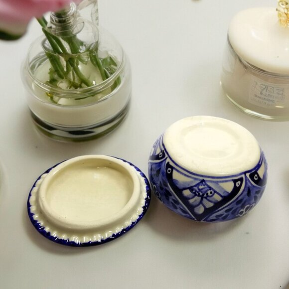 Vintage Cobalt Blue & White Porcelain Small Jewelry Trinket Box with Cover - Picture 5 of 11